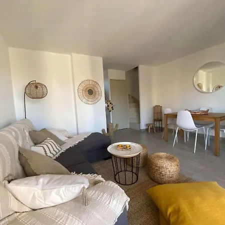 Duplex Bord De Mer Avec Terrasse Et Parking Prive A Cavaliere, - Fr-1-308-137