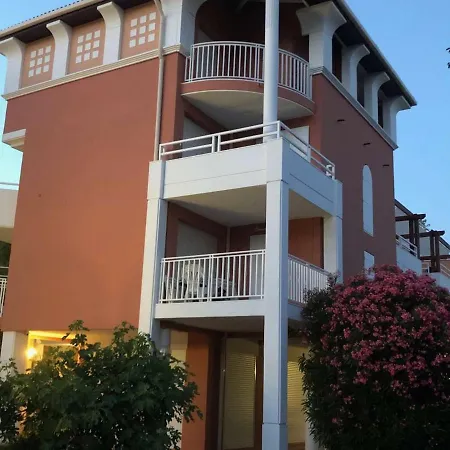 Duplex Bord De Mer Avec Terrasse Et Parking Prive A Cavaliere, - Fr-1-308-137
